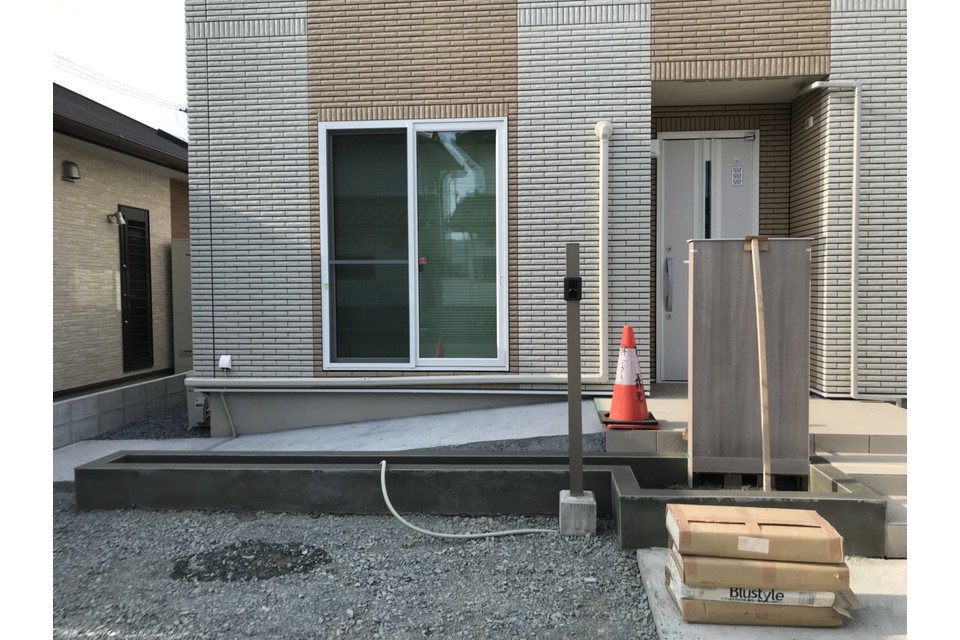 門回り工事中の画像