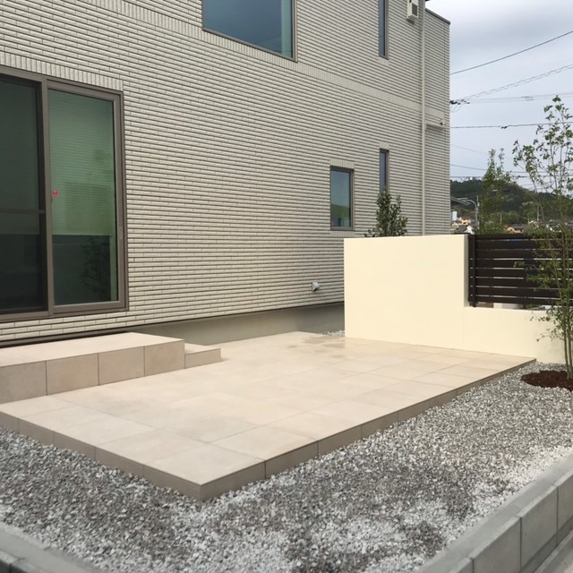 タイルデッキ＋目隠し塀　完成の画像