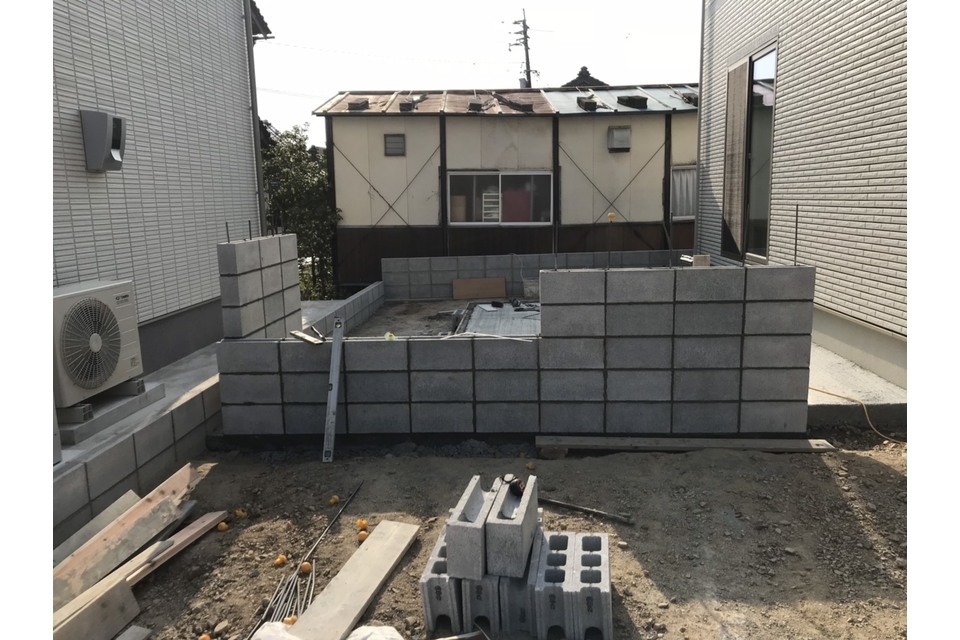 目隠し塀作成中の画像