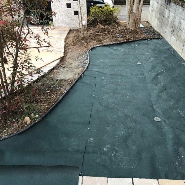 防草シート敷きの画像