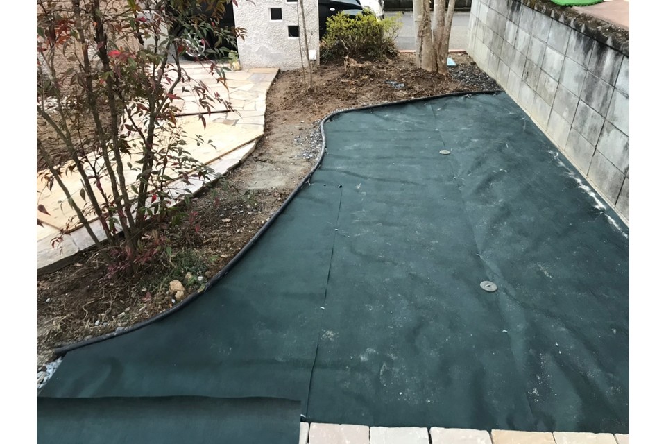 防草シート敷きの画像