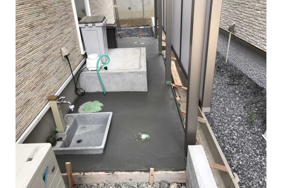 テラス屋根下土間の画像