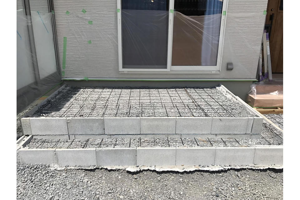 タイルデッキ施工中の画像