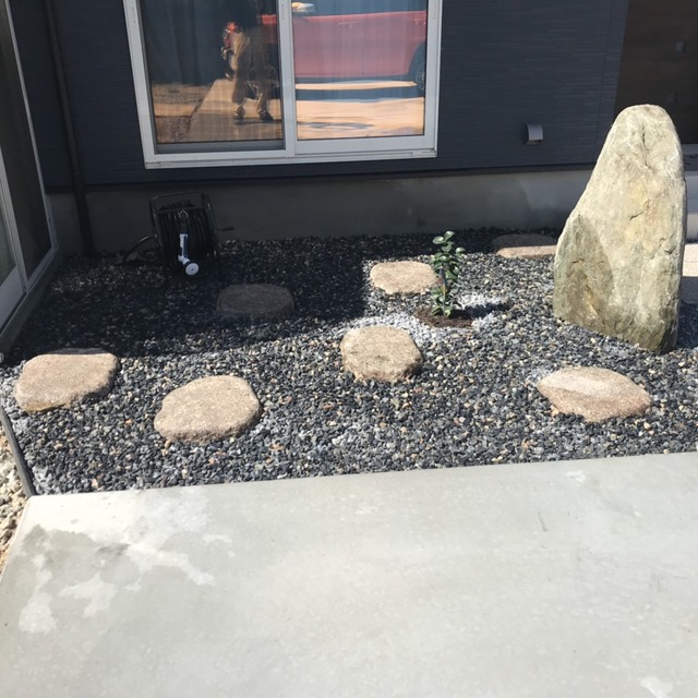 植栽②+沓脱石の画像