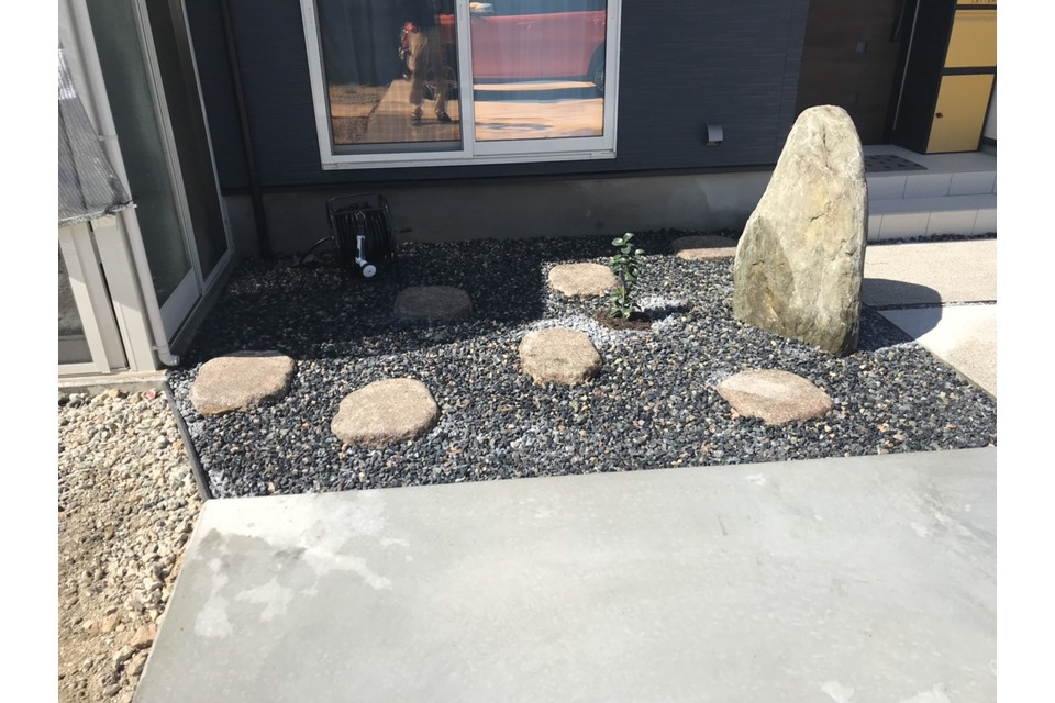 植栽②+沓脱石の画像