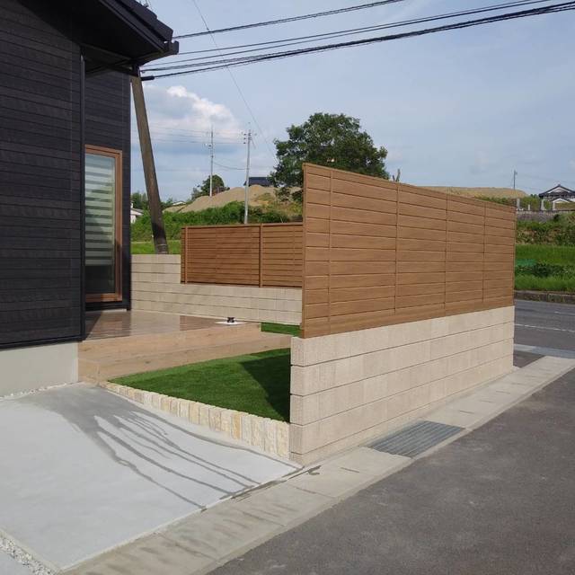 フェンス下部　隙間隠し材の画像