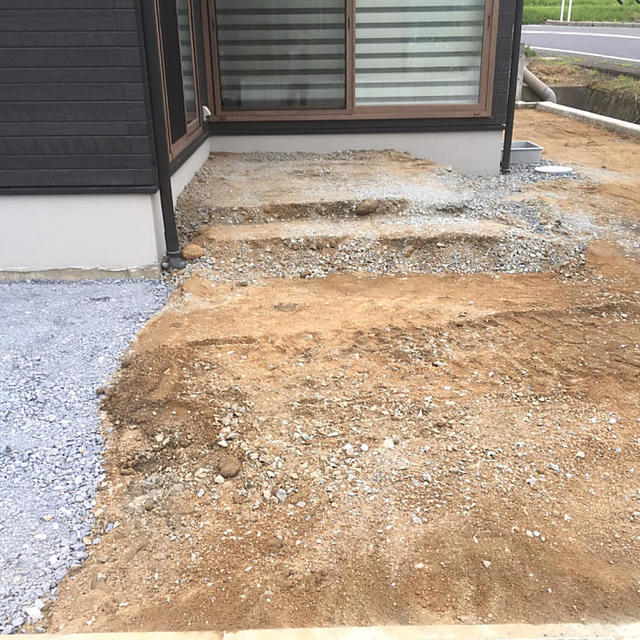 タイルデッキ施工中①の画像