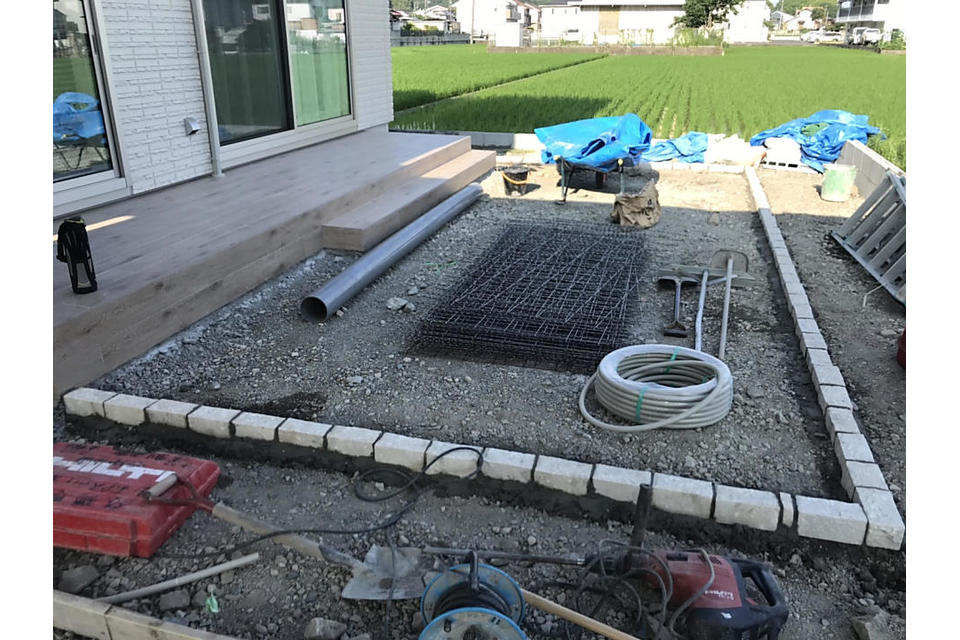 人工芝見切りの画像