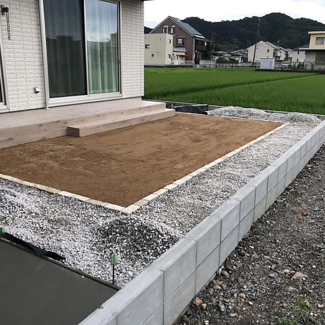 人工芝貼り前の画像