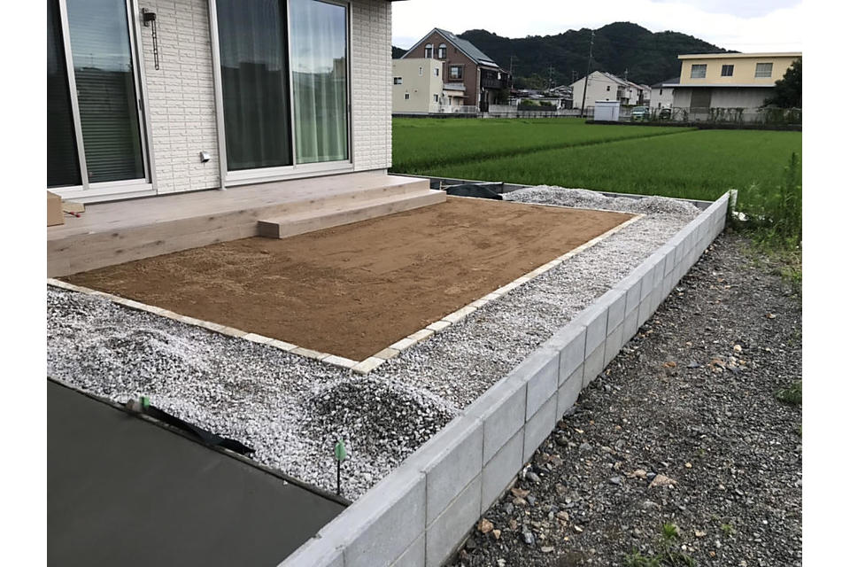 人工芝貼り前の画像