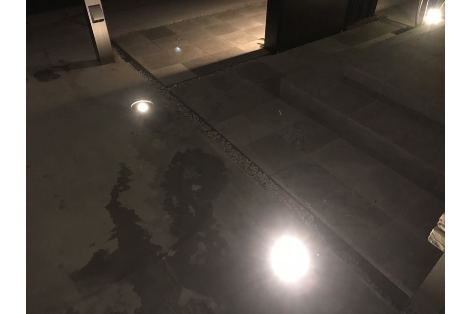 カーポート下土間部分ライト①の画像