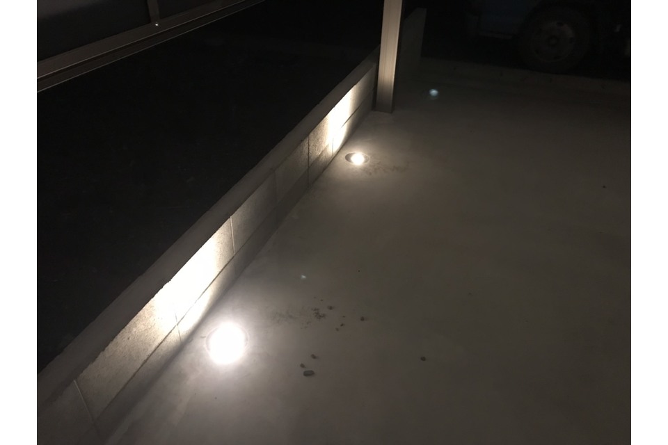 カーポート下土間部分ライト②の画像