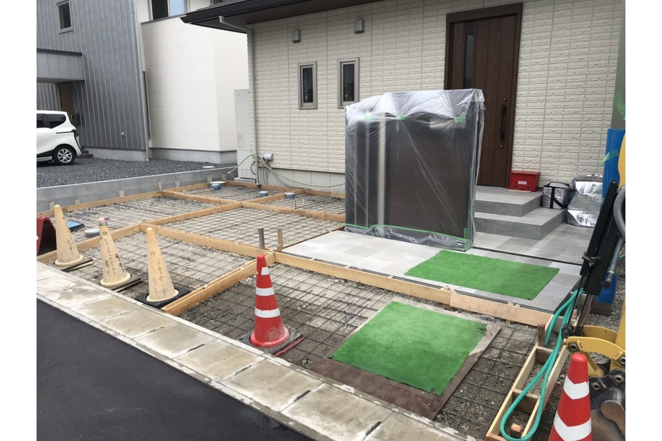 門柱・アプローチ施工中の画像