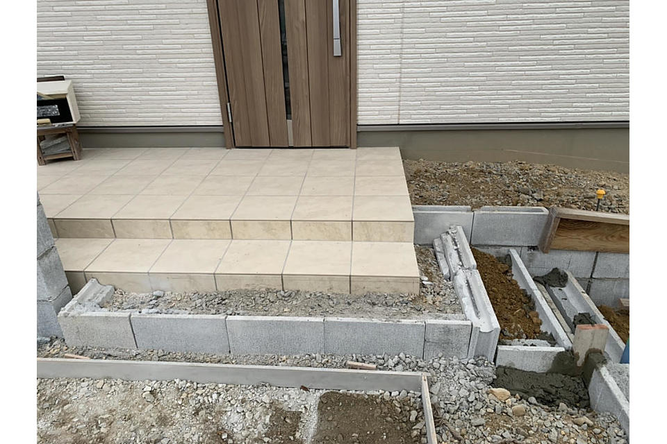 階段造作中の画像