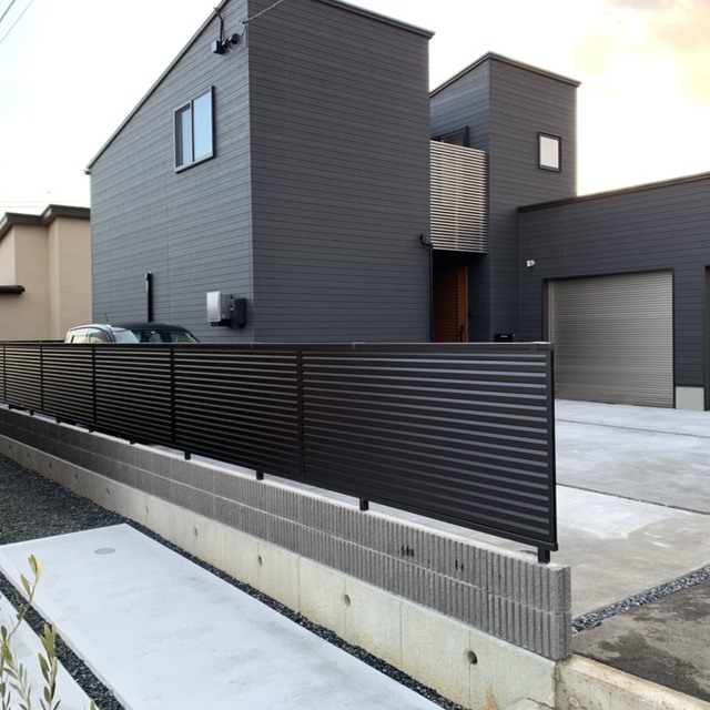 化粧ブロック＋目隠しフェンスの画像