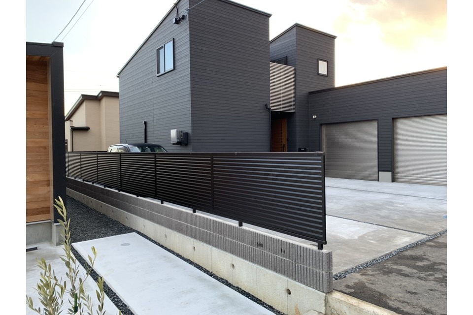 化粧ブロック＋目隠しフェンスの画像