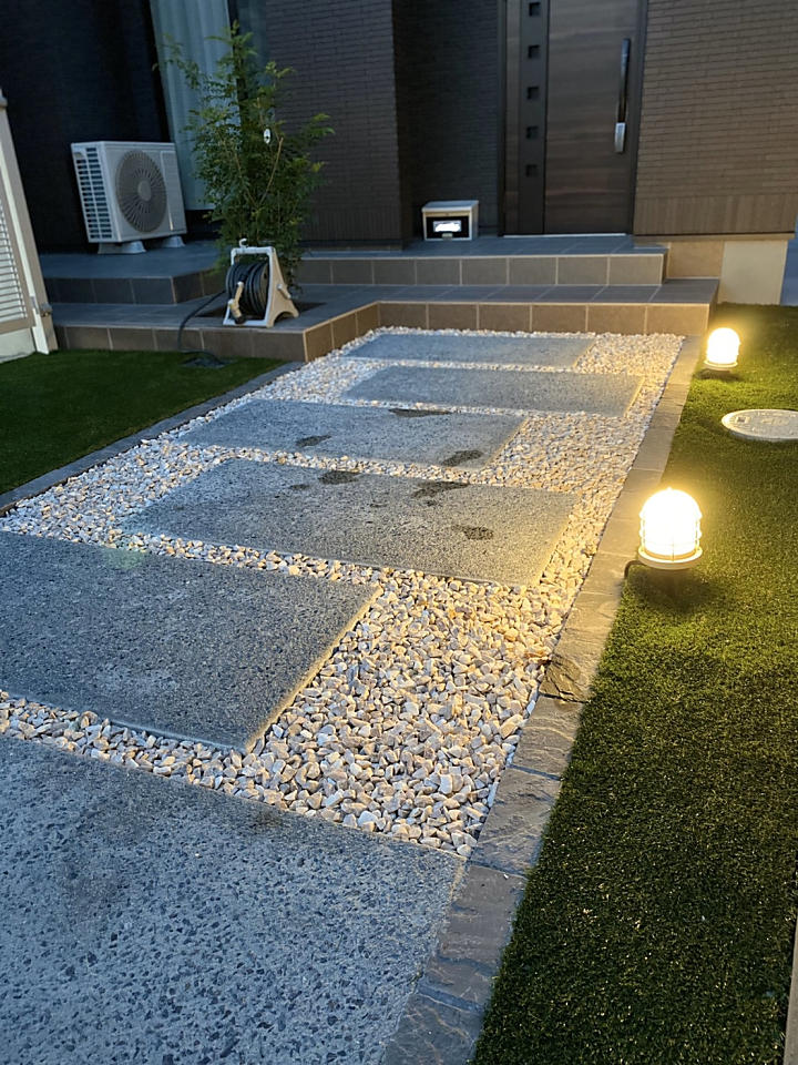 ライティングのあるお庭の画像