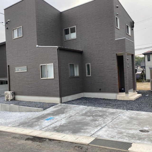 土間コンクリート・石灰石敷きの画像