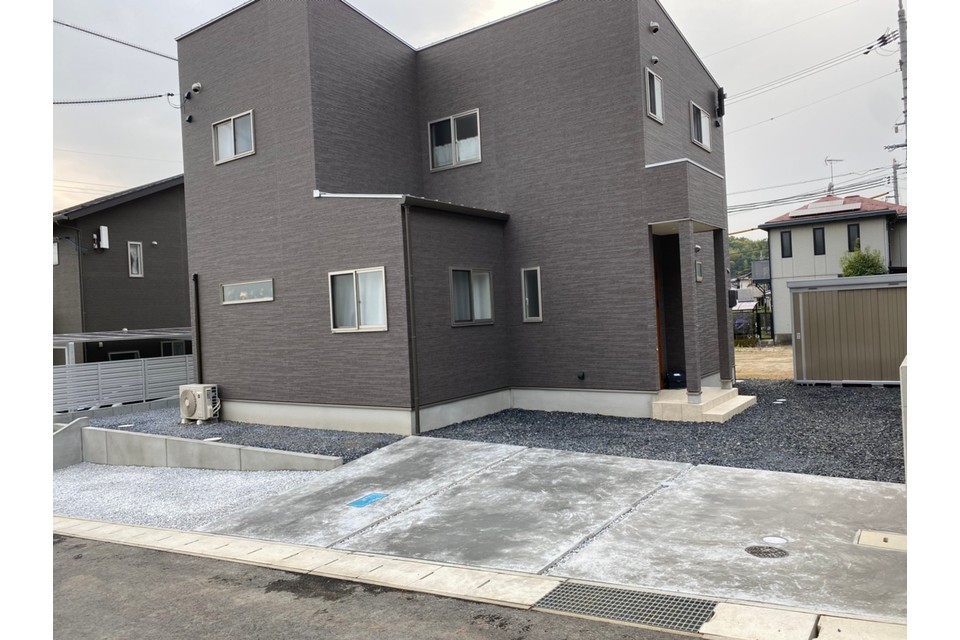 土間コンクリート・石灰石敷きの画像