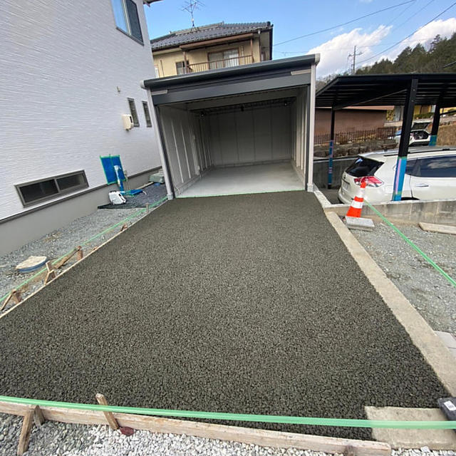 ガレージとドライテック（透水性コンクリート）の画像