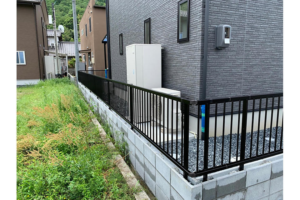 ブロック・フェンス・防草シート・砂利敷の画像