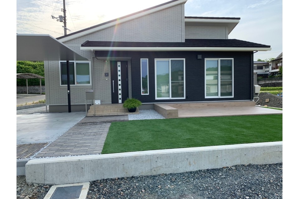 テラスタイル・人工芝・アプローチの画像