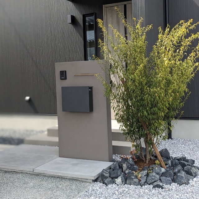 門柱・植栽・ｵｵｸﾞﾘ石の画像