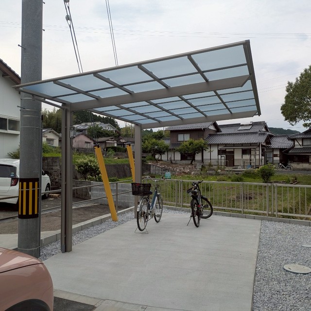 駐輪場兼用カーポート・土間コンクリートの画像