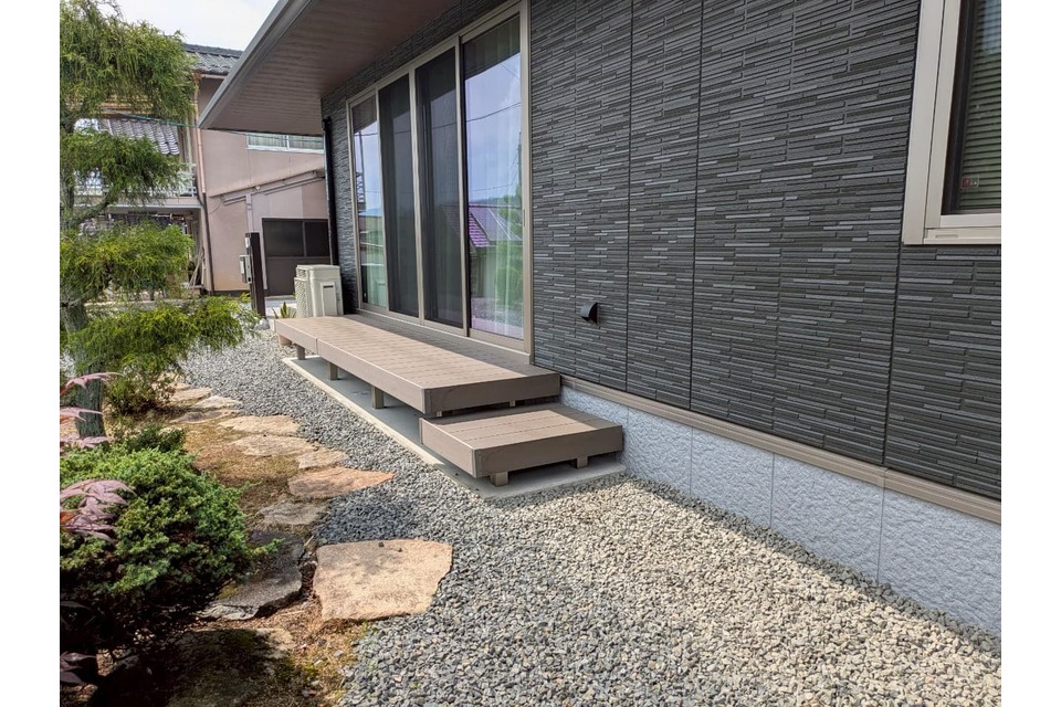 ウッドデッキ・階段の画像