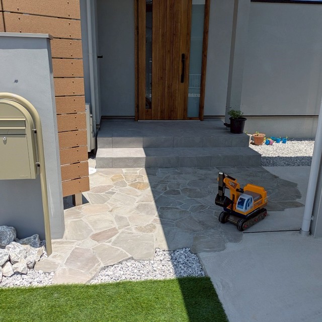 アプローチ・乱貼り石の画像