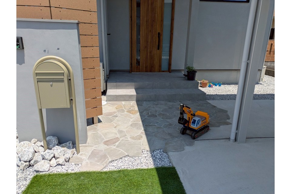 アプローチ・乱貼り石の画像