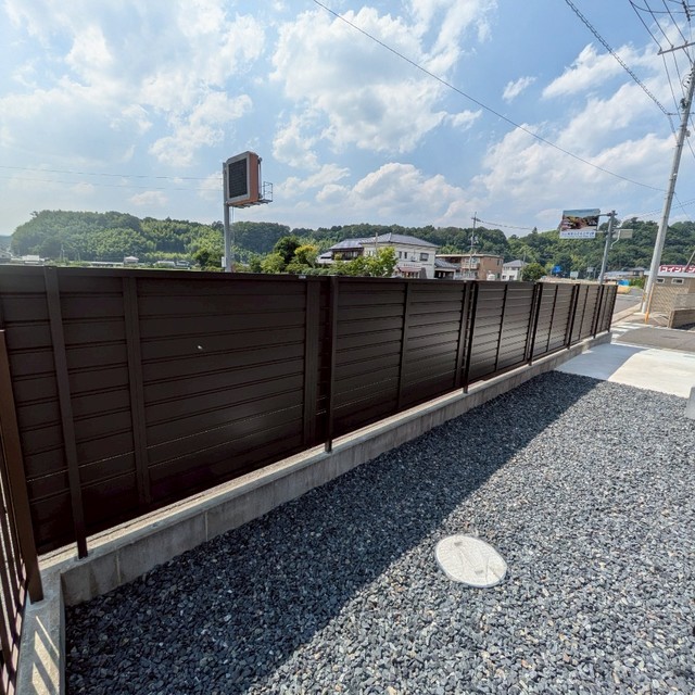 目隠しフェンス裏の画像