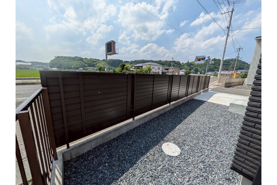 目隠しフェンス裏の画像