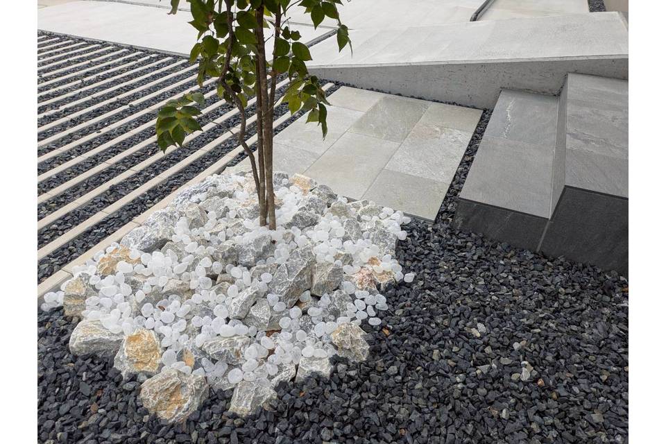 石灰石・ｺﾞﾛﾀ石の画像