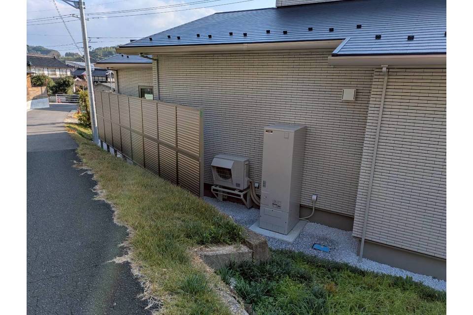 目隠しフェンス・多段柱の画像