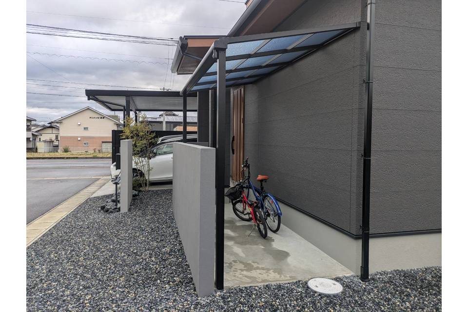 テラス屋根・土間コンクリート・駐車場の画像